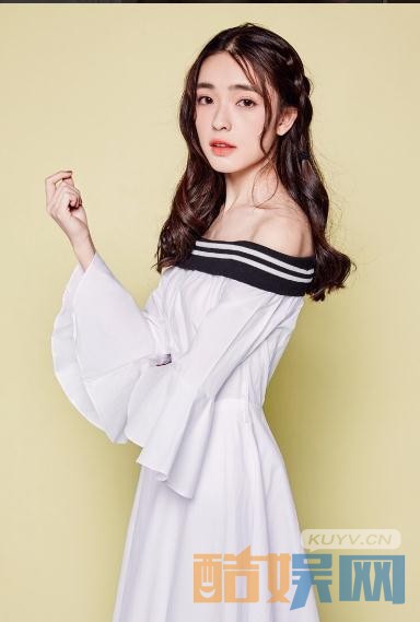 张鹤怡俏丽写真