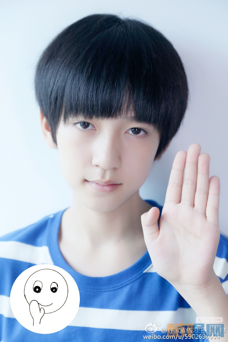 贺峻霖自拍写真