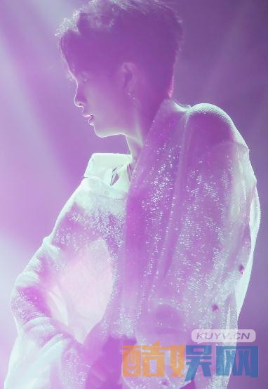 周震南帅气写真