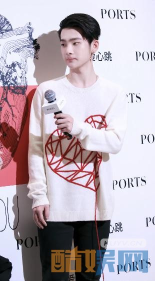 周震南参加活动写真