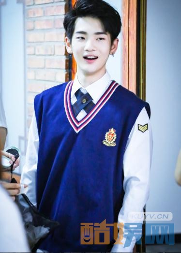 周震南街拍写真