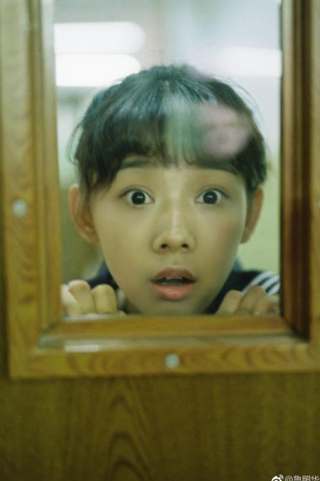 鲁照华校服写真