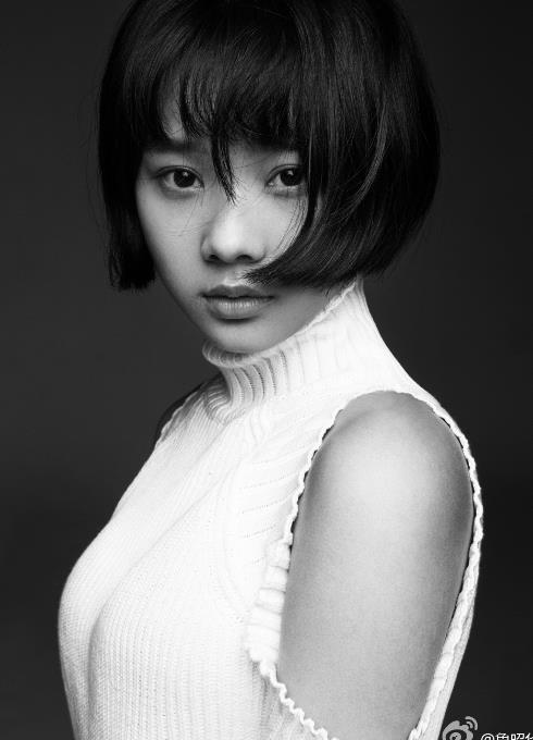 鲁照华黑色系写真