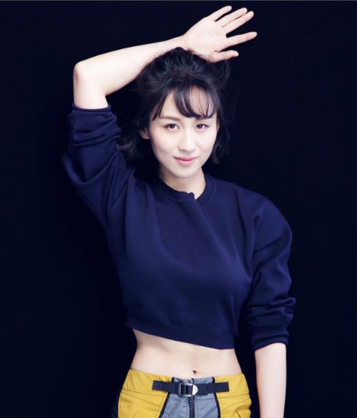 那些年我们正年轻向晴是谁演的？向晴扮演者练束梅个人资料、写真及生活照欣赏