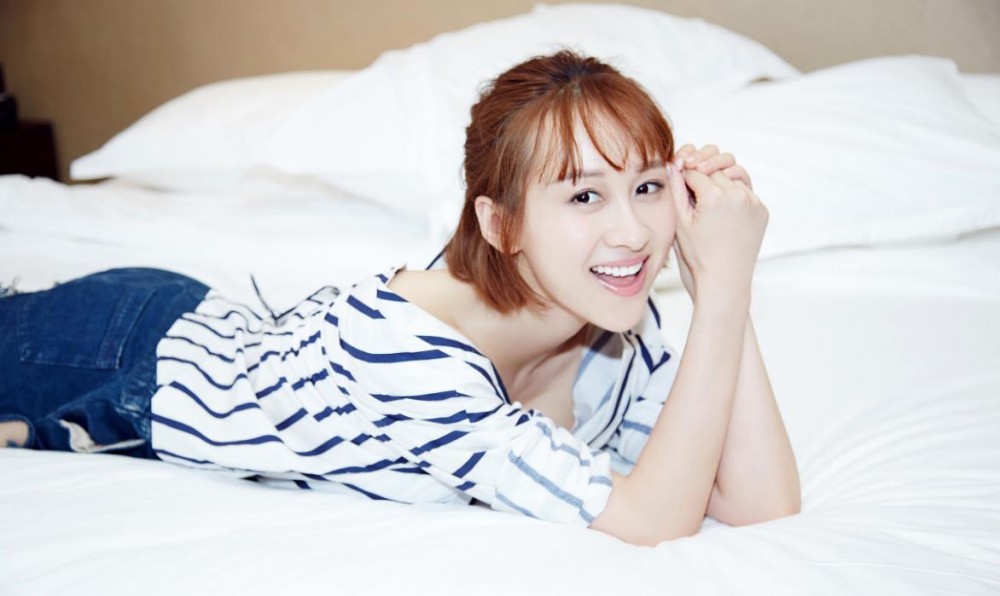 那些年我们正年轻向晴是谁演的？向晴扮演者练束梅个人资料、写真及生活照欣赏