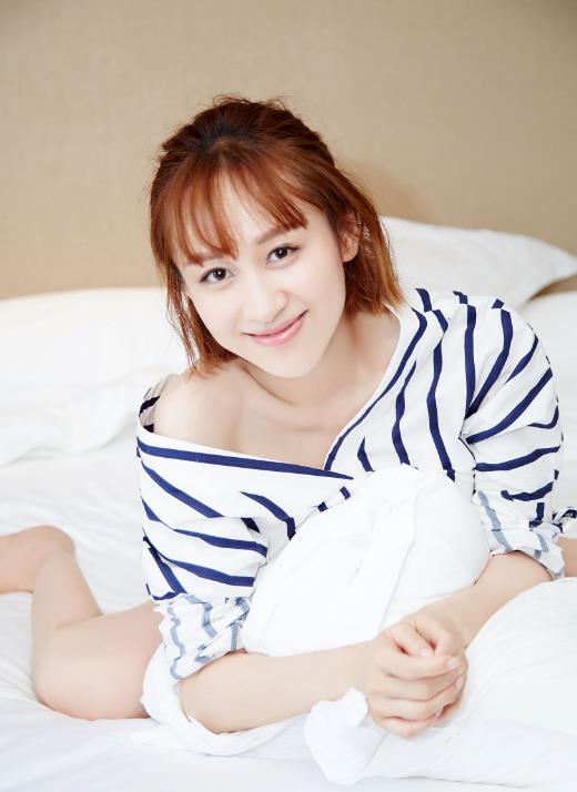 那些年我们正年轻向晴是谁演的？向晴扮演者练束梅个人资料、写真及生活照欣赏