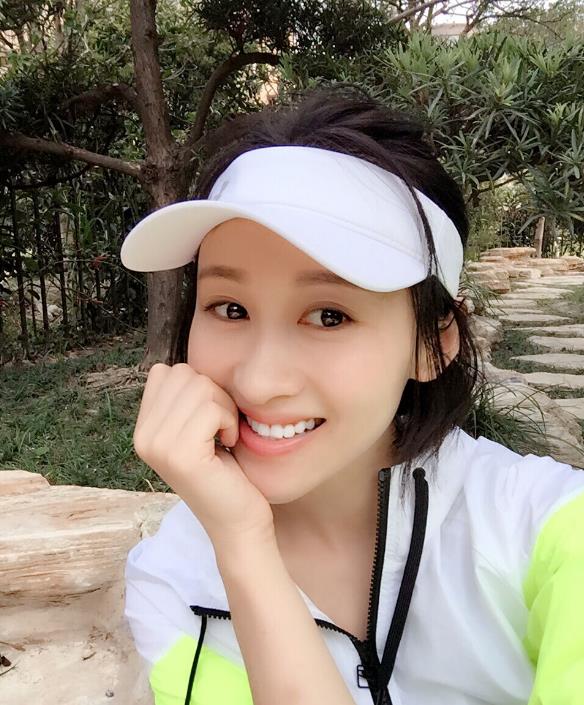 那些年我们正年轻向晴是谁演的？向晴扮演者练束梅个人资料、写真及生活照欣赏
