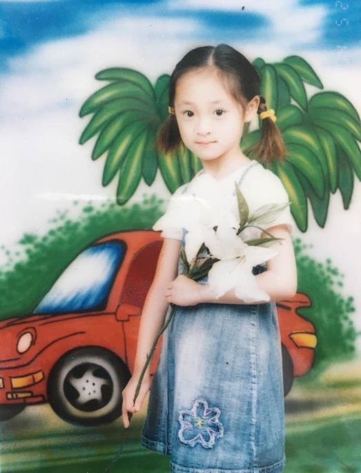 周洁琼童年照