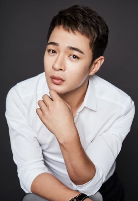 董春辉帅气写真