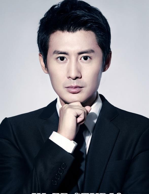 张天其西装写真