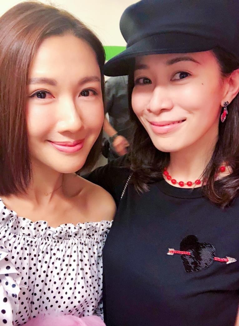 与人合照