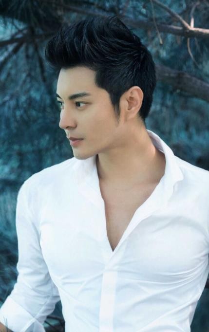 杜俊泽衬衫写真