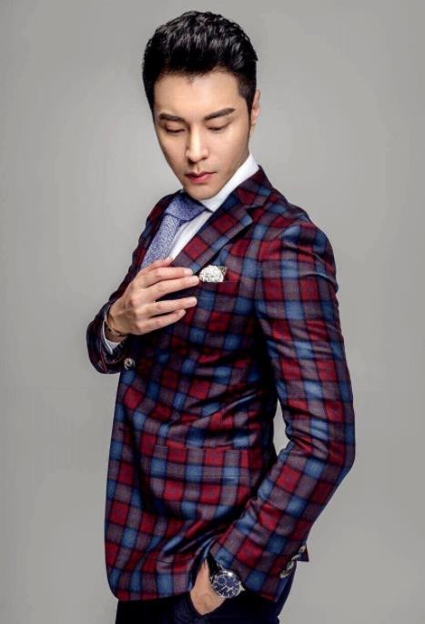 杜俊泽西装写真