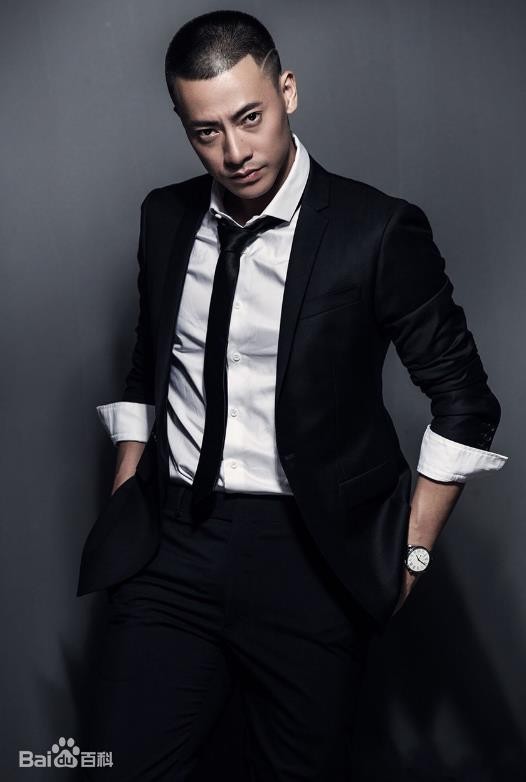 阮圣文硬汉写真