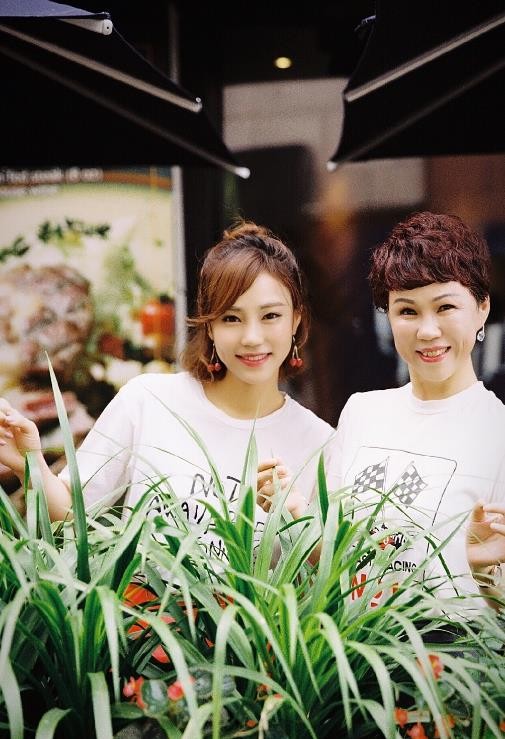 文予琪母女合照