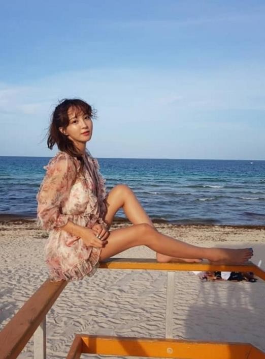 沙滩泳装户外写真照