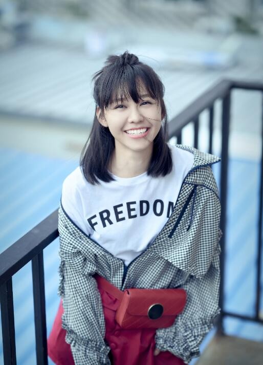 阿丽亚街拍大片