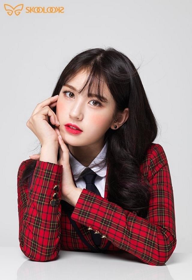 SKOOLOOKS画报杂志写真