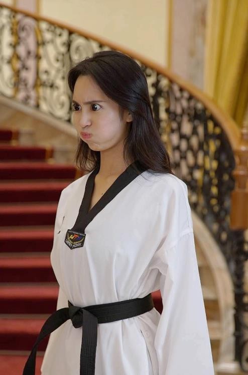 黄金瞳苗菲菲是谁饰演的？苗菲菲扮演者王紫璇个人资料、写真及生活照欣赏