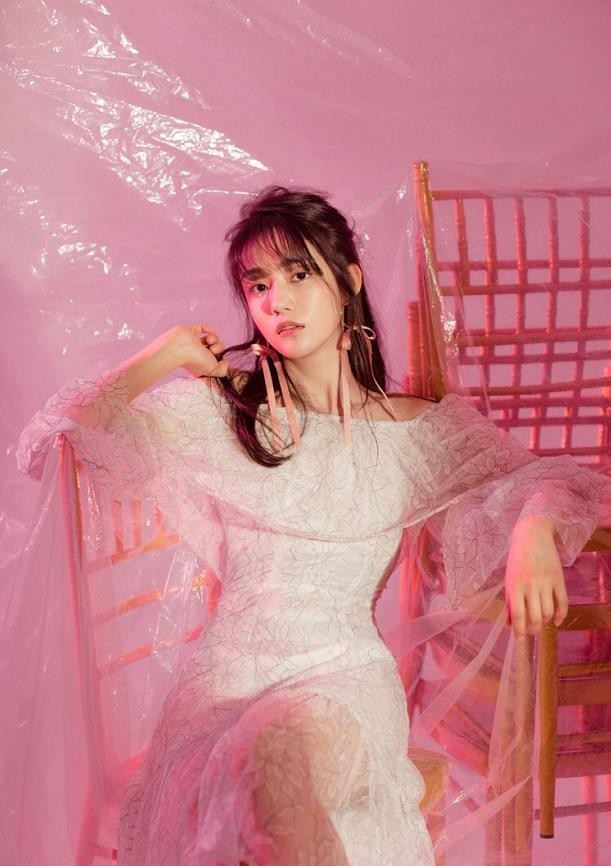 黄金瞳秦萱冰是谁饰演的？秦萱冰扮演者陈泇文个人资料、写真及生活照欣赏