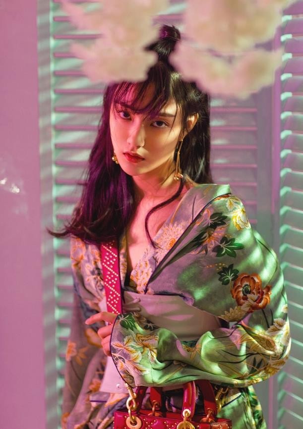 黄金瞳秦萱冰是谁饰演的？秦萱冰扮演者陈泇文个人资料、写真及生活照欣赏