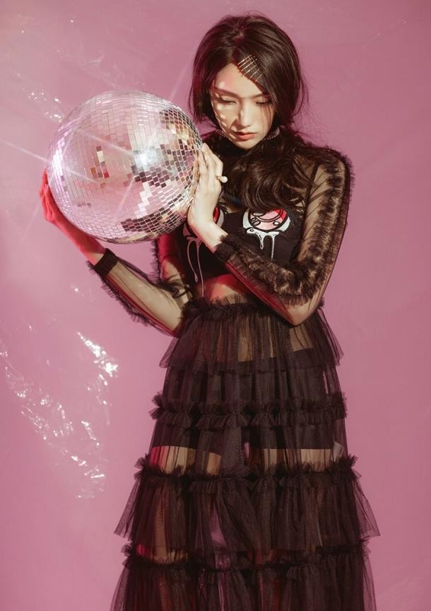 黄金瞳秦萱冰是谁饰演的？秦萱冰扮演者陈泇文个人资料、写真及生活照欣赏