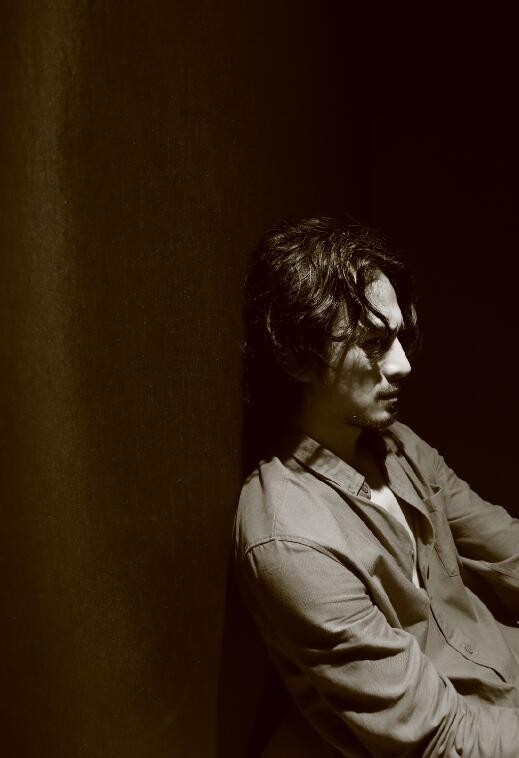 张晓晨颓废写真