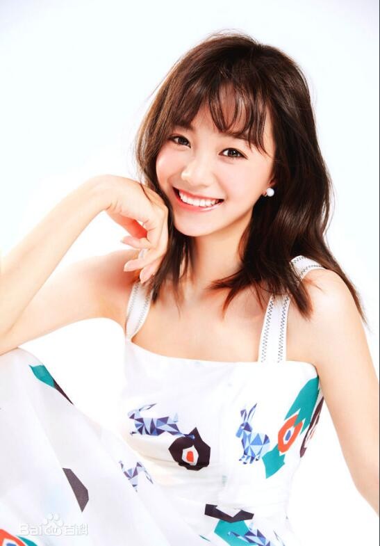 胡意旋甜美写真