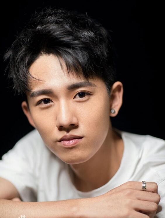 张耀白衣阳光少年