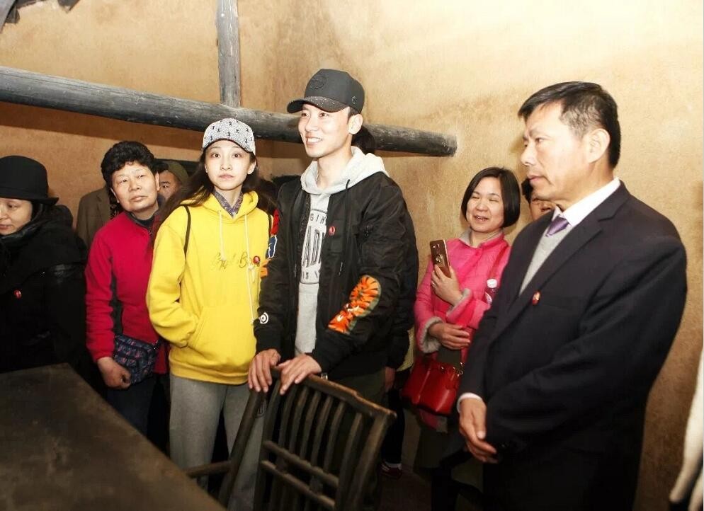 共产党人刘少奇片场照