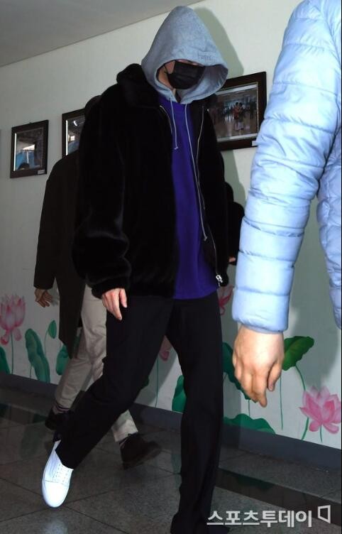 李钟硕机场路透照