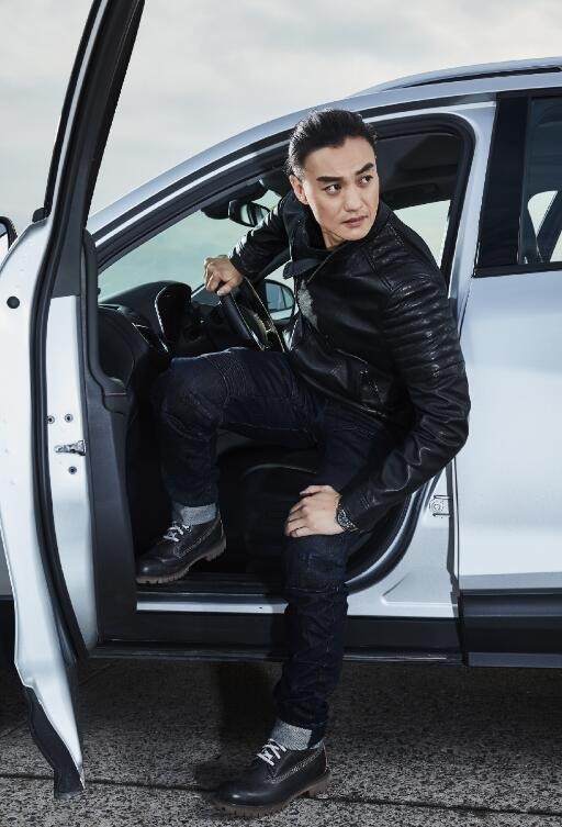 周一围名车宣传写真