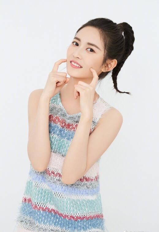 陈钰琪甜美写真