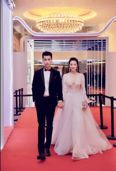 戴向宇和陈紫函夫妻同框照