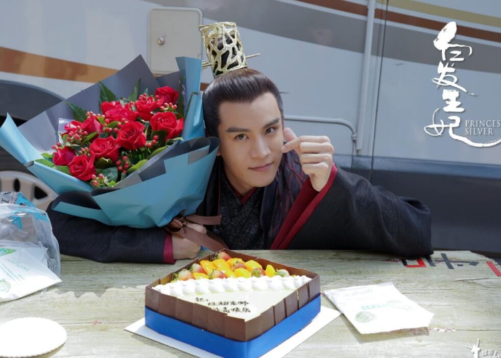 白发王妃片场照