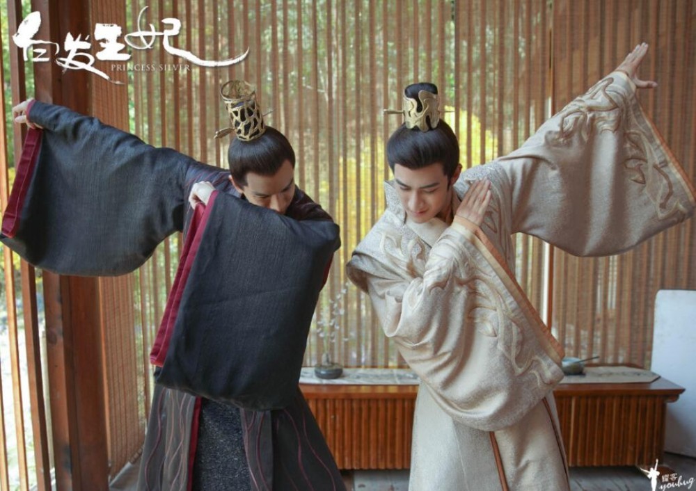 白发王妃片场照