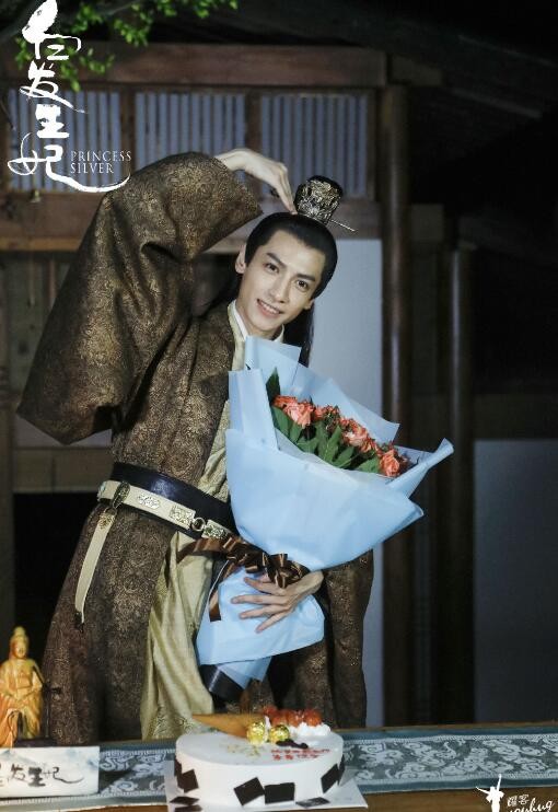 白发王妃片场照