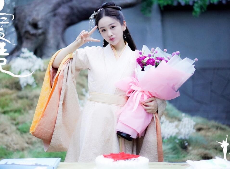 白发王妃片场照