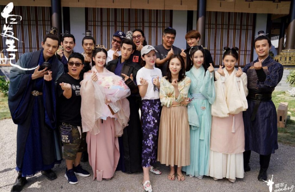 白发王妃片场照