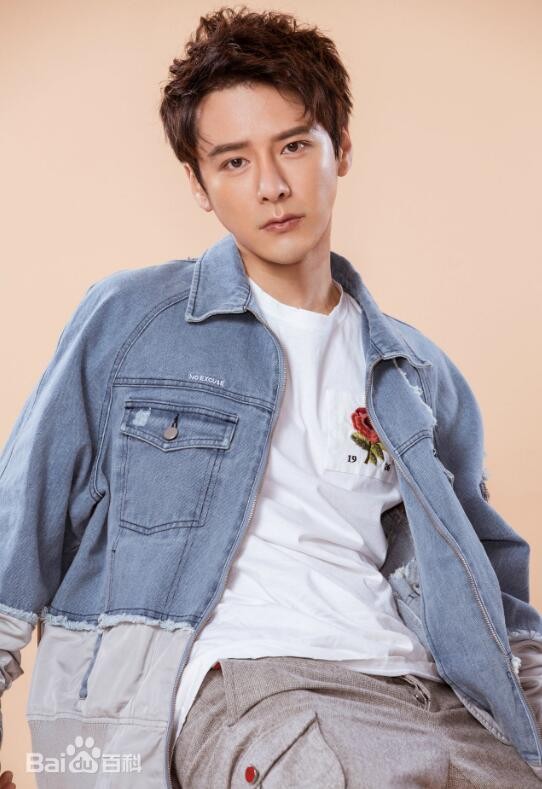 书亚信帅气写真