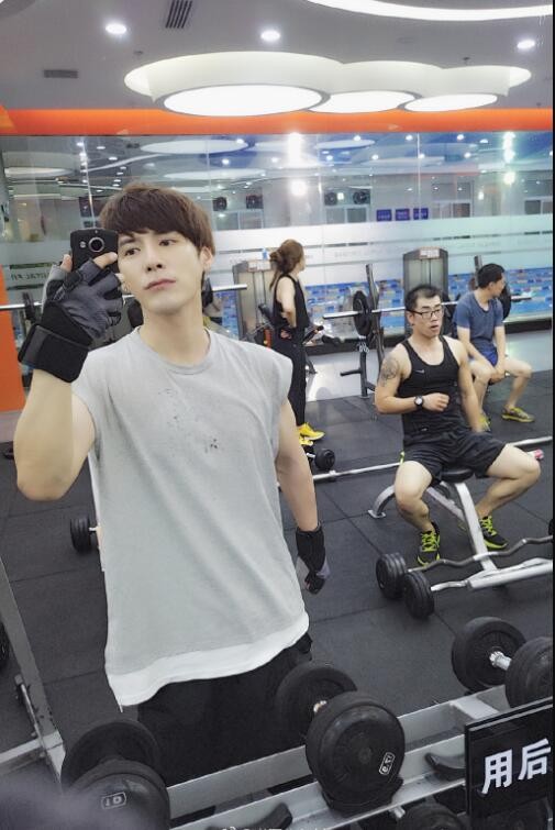 书亚信运动健身照