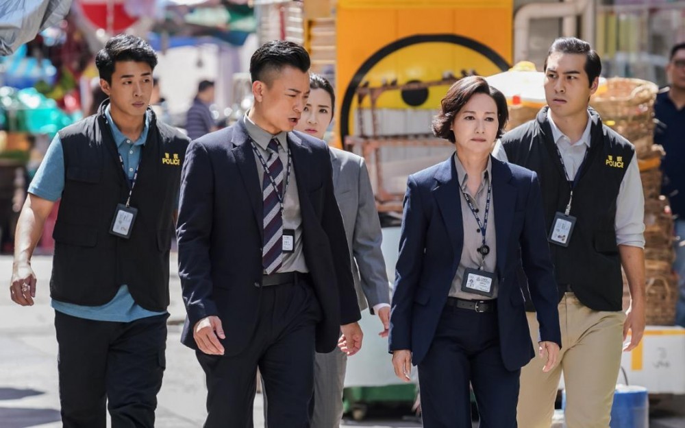 港剧《铁探》开播 惠英红袁伟豪上演无间道决战