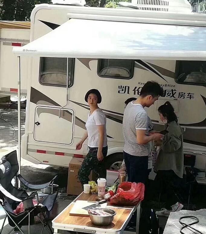 奔腾年代片场照