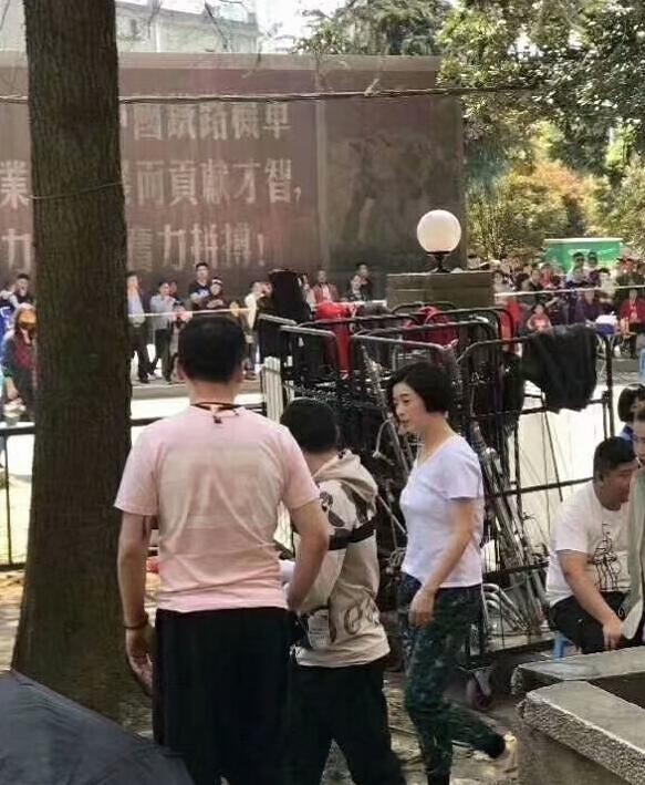 奔腾年代片场照