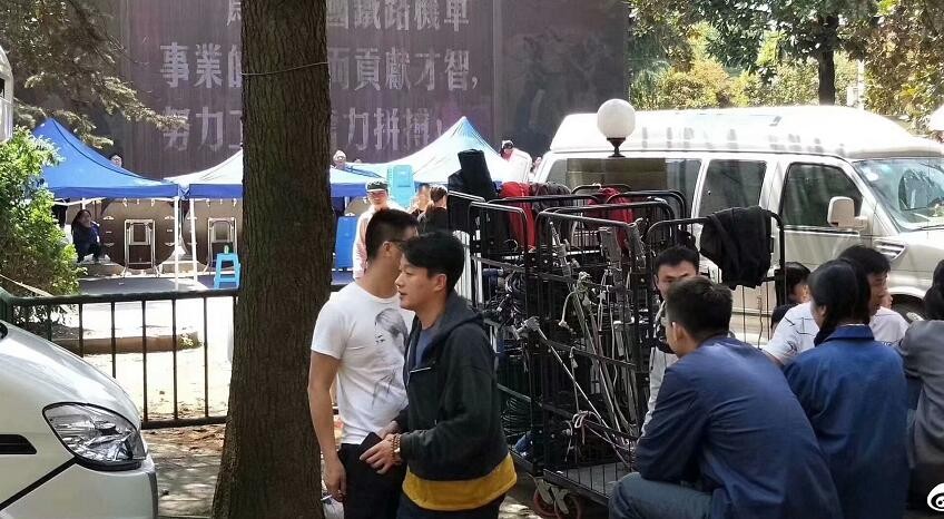 奔腾年代片场照