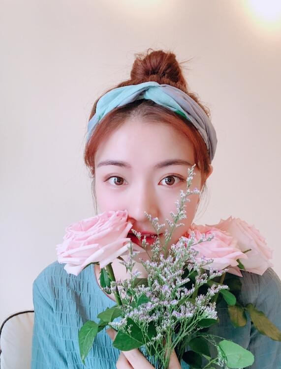 赵珞然甜美写真