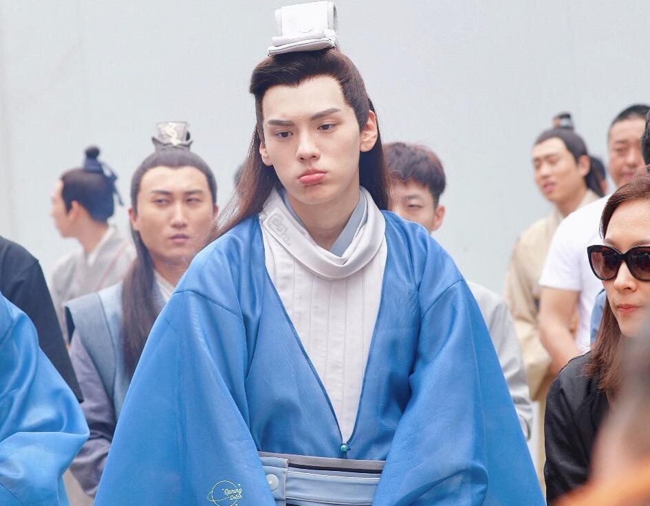漂亮书生片场照