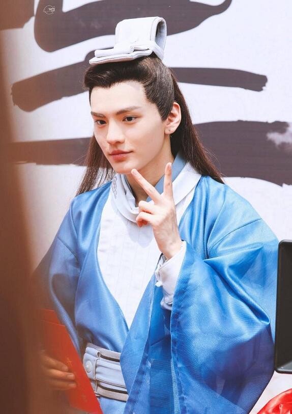 漂亮书生片场照