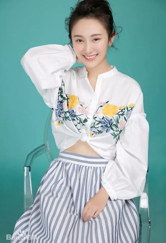 鲁佳妮甜美写真