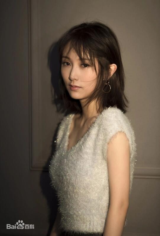 鲁佳妮气质写真